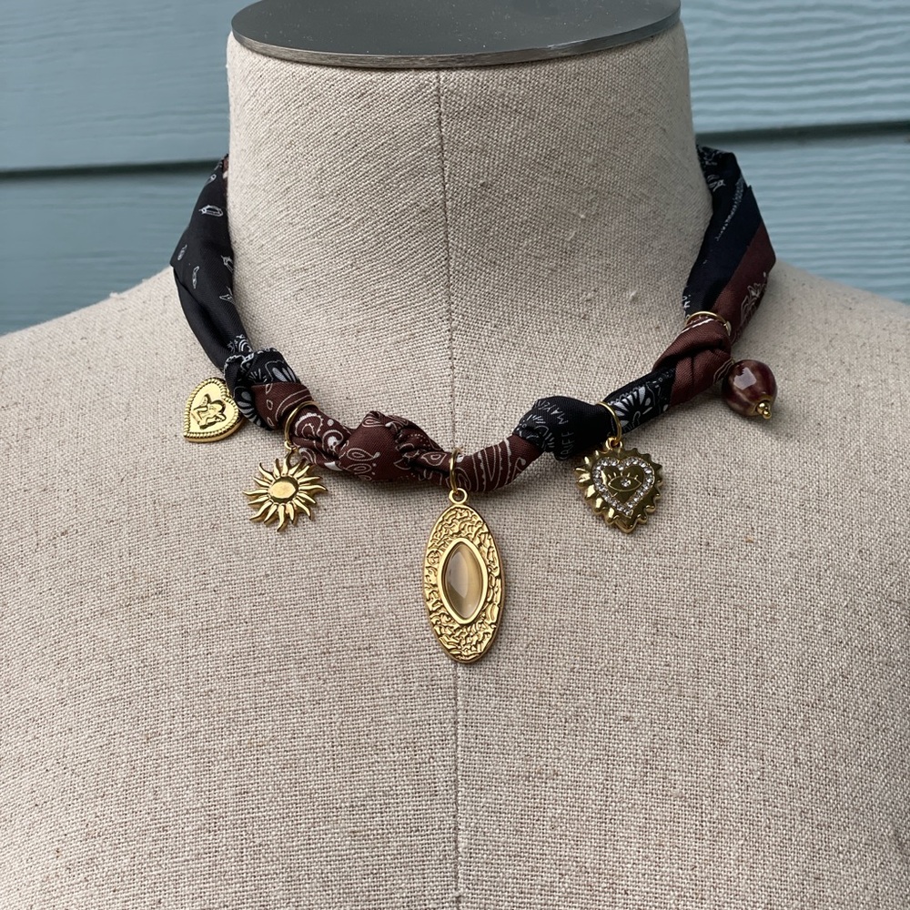 Boho Bandana Choker Necklace Gold Charms Sun Sacred Heart Cat's  Pendant NWT 🌟